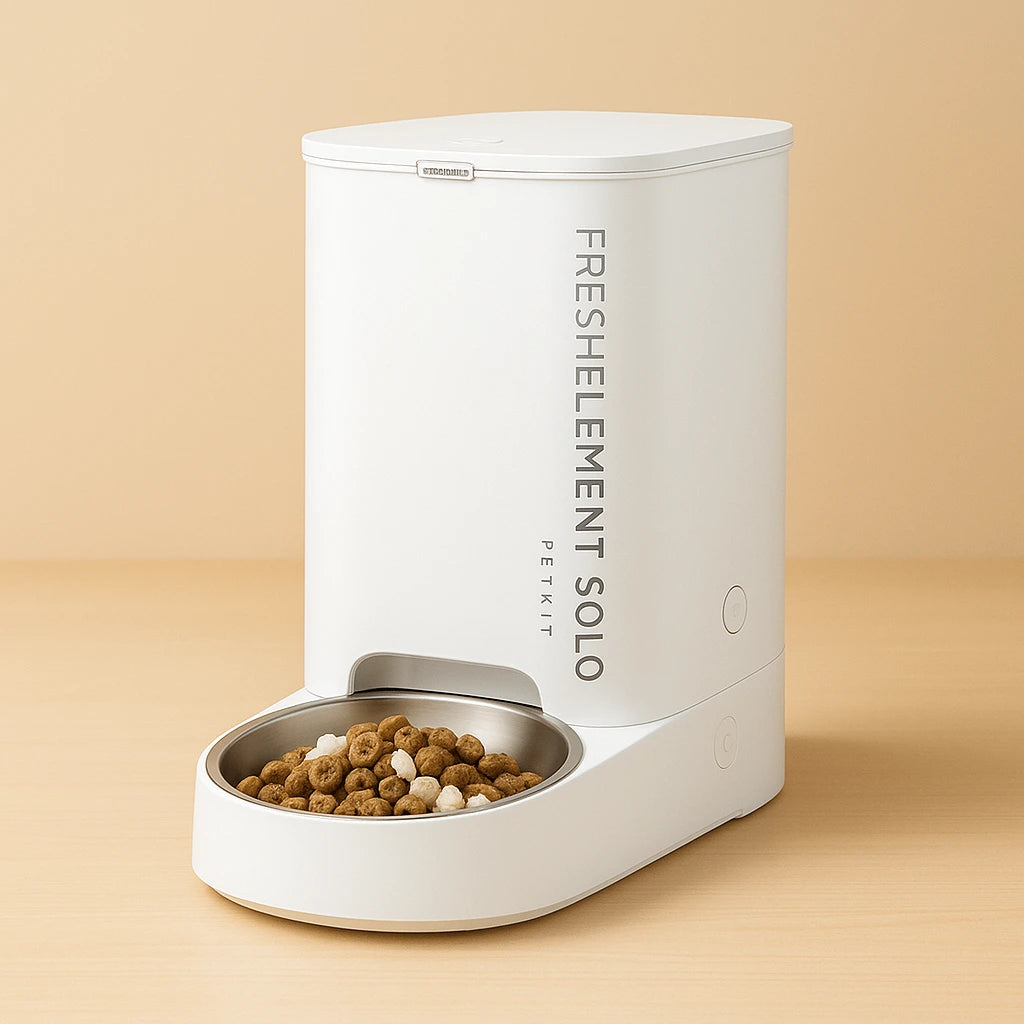 The image shows a white PETKIT Fresh Element Solo Smart Feeder with a stainless steel feeding bowl filled with pet food.